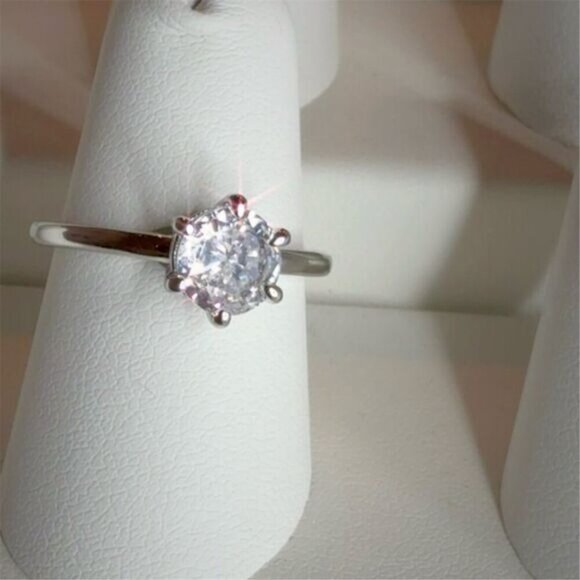 Fashion Jewelry 1 CT CZ Silver Plated Solitaire Engagement Ring Size 6 - Picture 7 of 11